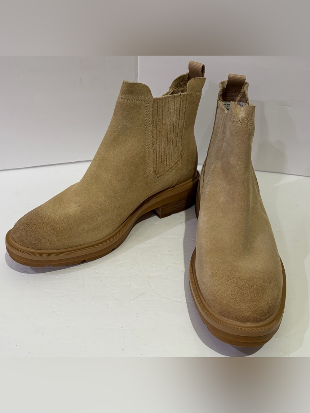 Timberland Suede Chelsea Ankle Boots in Light Tan 8 1/2 EUC